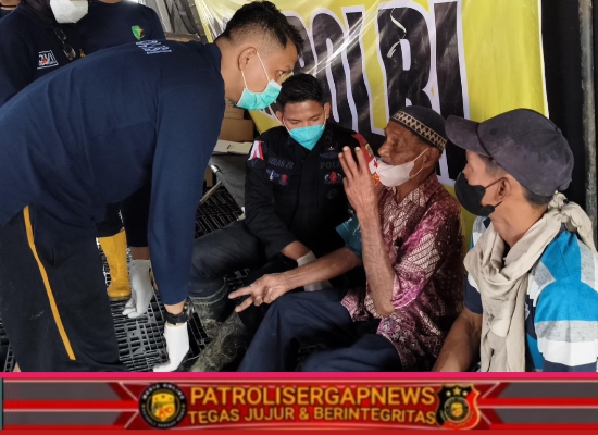 Nakes Polri Berikan Layanan Kesehatan Gratis bagi Korban Banjir di Aceh Tamiang