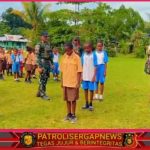 Satgas Pamtas RI-PNG Yonif 763/SBA Pos Suswa Gelar Latihan Baris-Berbaris di SD Mare