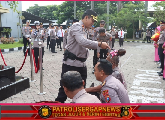 117 Personel Polres Nganjuk Naik Pangkat, Kapolres Tekankan Integritas dan Tanggung Jawab