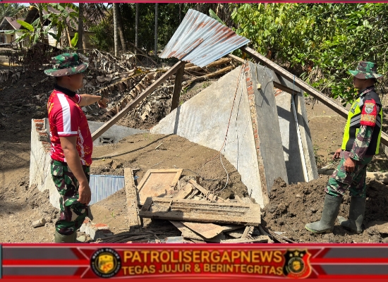 Akselerasi Pemulihan Pasca Banjir, Prajurit Yonif 837/KT dan Koramil Peusangan Bersihkan Pemukiman Warga Teupin Raya