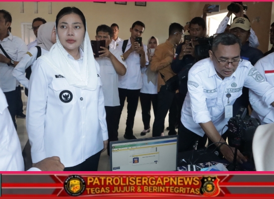 Sentuh Lansia dan Disabilitas, Bupati Brebes Hadirkan Layanan Adminduk dan Cek Kesehatan Gratis di Desa