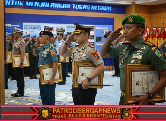 Dandim 0621/Kabupaten Bogor Terima Brevet Kehormatan,” Setia Waspada,” Dari Komandan Paspampres