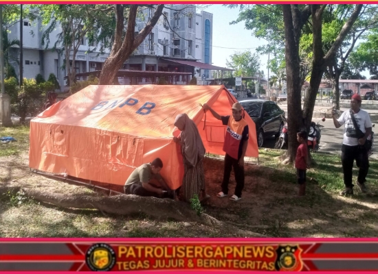 Kecewa Janji Huntap Tak Terealisasi, Warga Kapa Dirikan Tenda di Kantor Bupati Bireuen