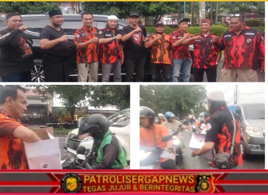 PAC Pemuda Pancasila Sedati Bagikan Takjil