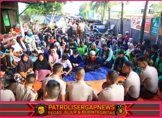 Taruna Akpol Gelar Penyuluhan Mudik Aman dan Sosialisasi Layanan 110 di Daan Mogot