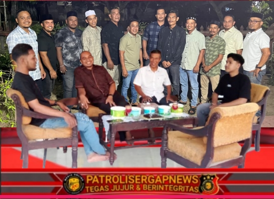 Mempererat Silaturahmi, Sejumlah Geuchik di Peudada Kunjungi Kediaman Camat Erry Seprinaldi