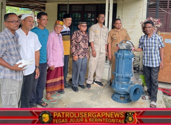 Serahkan Pompa Air, Selamatkan Sawah Peudada