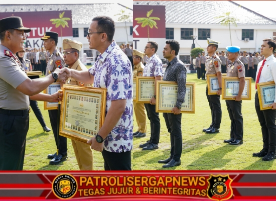 Kapolda Jateng Beri Penghargaan Personel dan Mitra Berprestasi, Dorong Polisi Adaptif Hadapi Generasi Digital