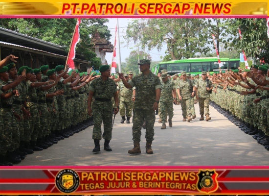 Wakasad Dampingi Wapang TNI Tinjau Kesiapan Yonif TP 936/SJ