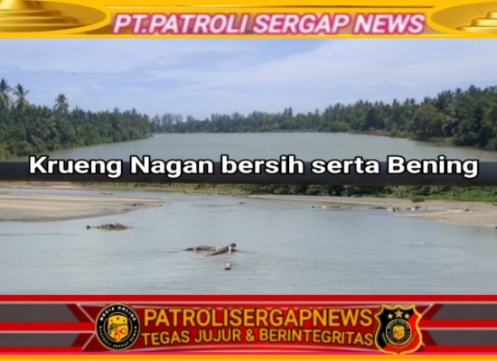 Dua Pekan Gajah Besi Tidur Aliran sungai Krueng Nagan Jernih . Warga Menikmati Air Sungai Demi kebutuhan Sehari-hari