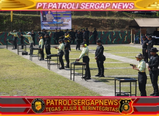 Eksebisi menembak Kowad Kodam XVIII/Kasuari dengan Polwan Polda Papua Barat : Perkuat Sinergi melalui ketangkasan Menembak