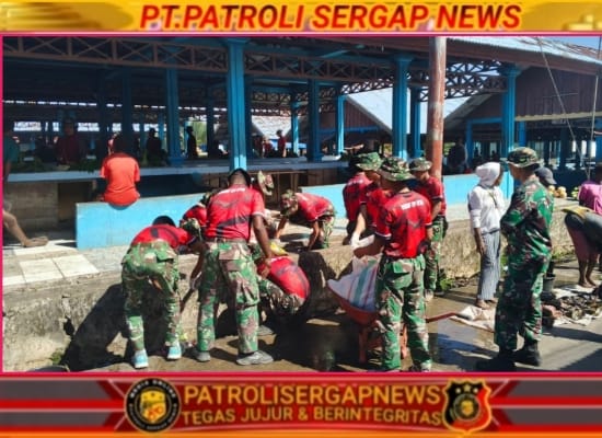 Satgas Yonif 123/RJW Bersama Warga Gelar Karya Bhakti Bersihkan Pasar Baru Distrik Obaa