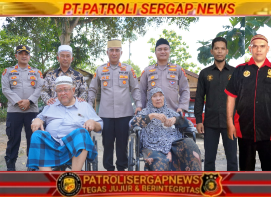 Kapolres Lhokseumawe Serahkan Kursi Roda kepada Dua Lansia di Pondok Pesantren Baitul Izzah