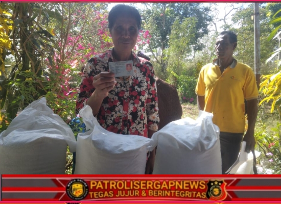 Sumba Timur dan Perum BULOG Salurkan Bantuan Pangan Tepat Sasaran di Kecamatan Lewa