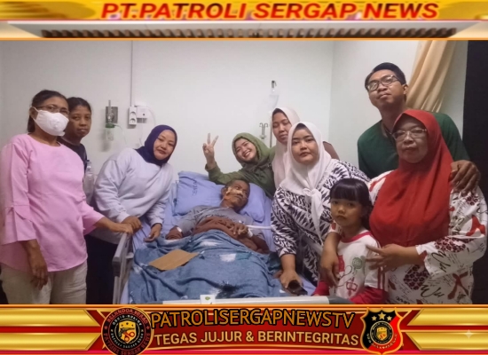 Jaga Silaturahmi, Keluarga Besar Patrolisergapnews TV Jenguk Om Harri yang Sedang Sakit di RS Bhayangkara Semarang
