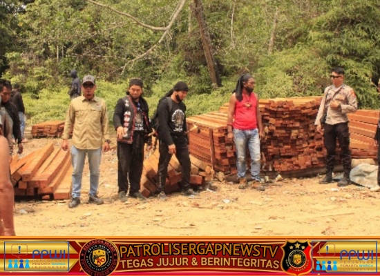 Jaga Kelestarian Hutan Adat, Ratusan Warga Dayak Basap Kutim Gerebek Lokasi Illegal Logging
