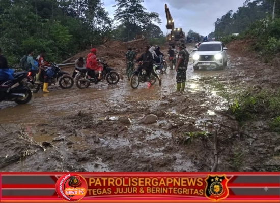 Gerak Cepat TNI-Polri dan Warga, Material Longsor di Jalan Geumpang–Pameue Berhasil Dibersihkan