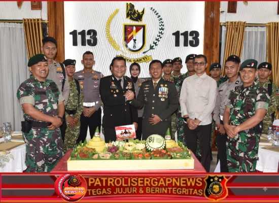 Kapolres Bireuen Bawa Kue Ulang Tahun ke Batalyon 113 JS, Ucapkan Selamat HUT TNI Ke – 81